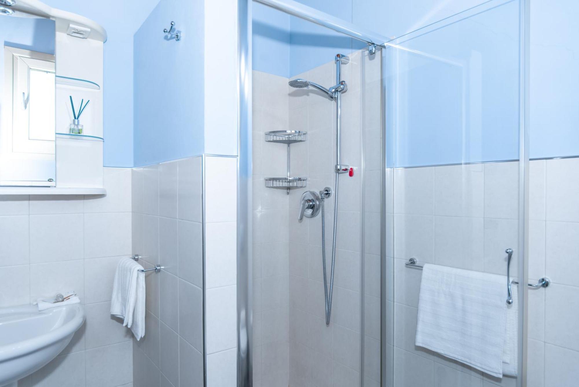 Renata Apartamento Costa Volpino
