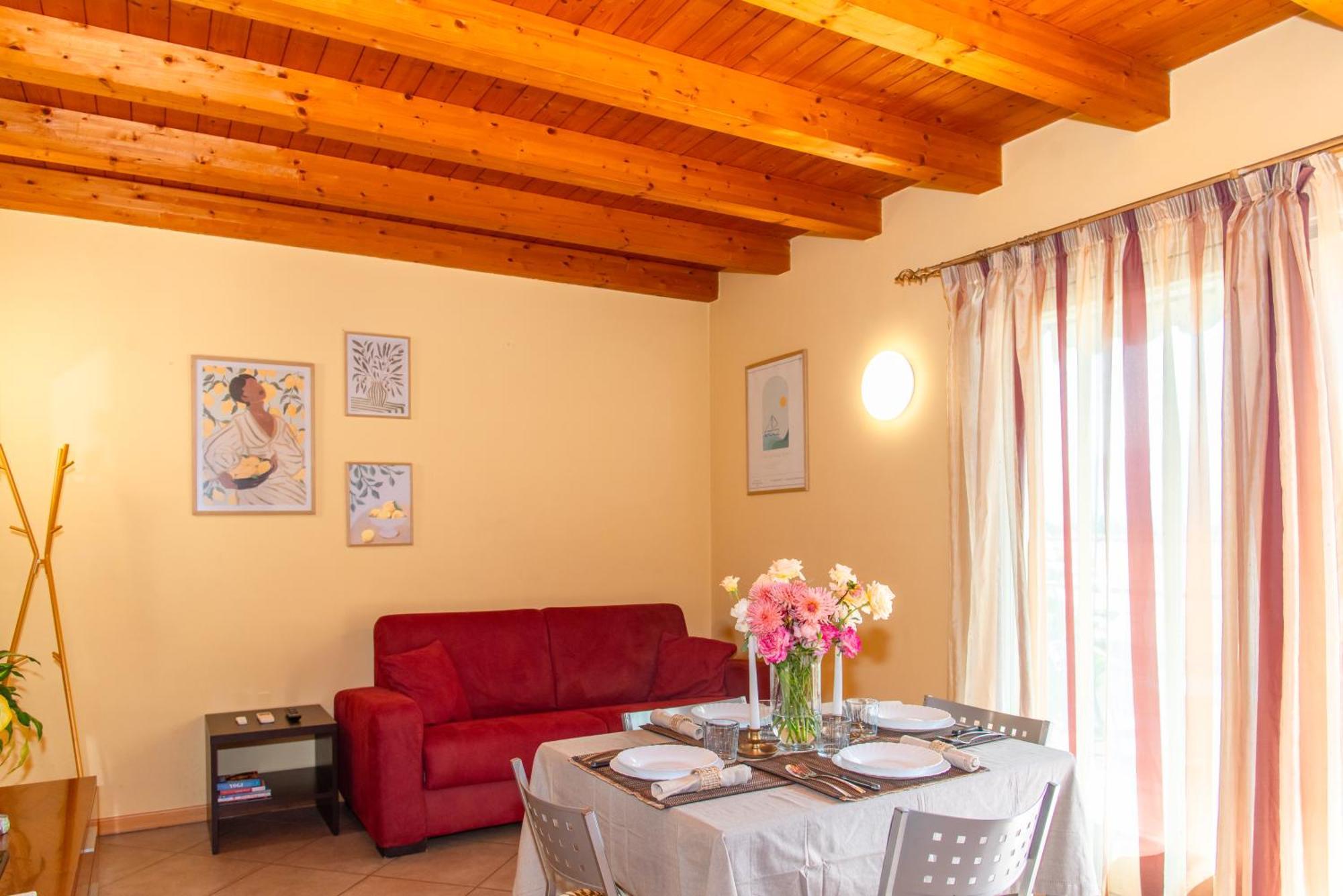 Renata Apartamento Costa Volpino